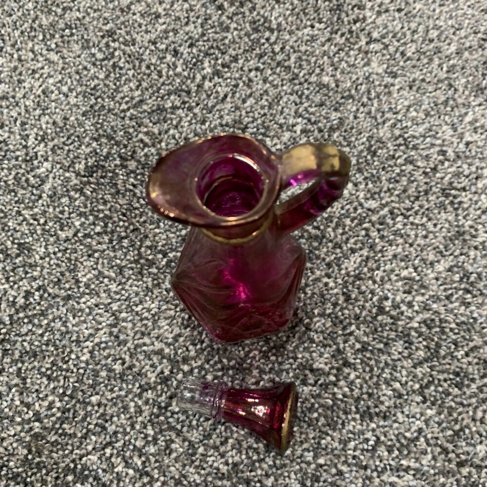Glass pink and gold cruet - Picture 2 of 2